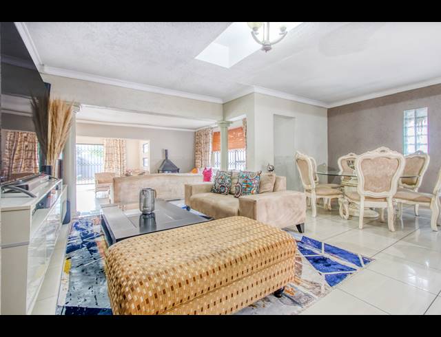 5 BEDROOM FREESTANDING FOR SALE IN MEREDALE